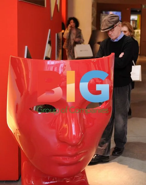 Woody Allen and Soon-Yi shopping in Milan