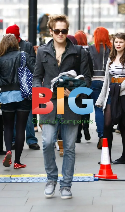 Mcfly Depart Hotel Without Dougie Poynter