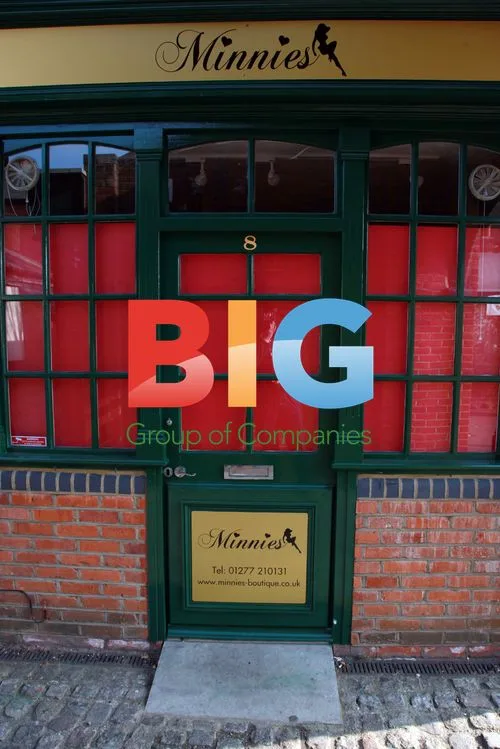 Sam Faiers Minnie's Boutique Store