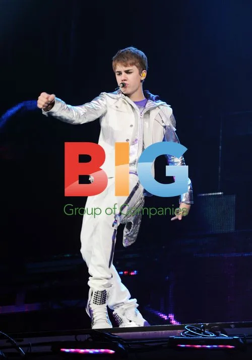 Justin Bieber Performs in Paris