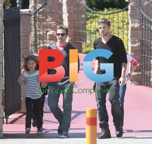 Ryan Phillippe with kids and friend at park