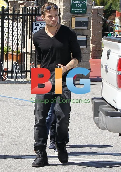 Ryan Phillippe with Kids and Friend at Park