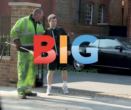 Declan Donnelly Supervises Removal of Lines