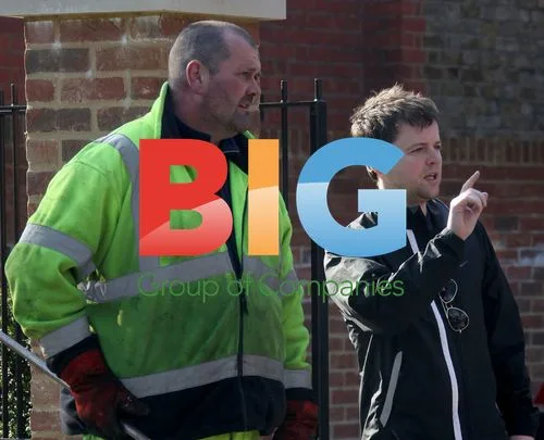 TV Presenter Declan Donnelly Removes Yellow Lines