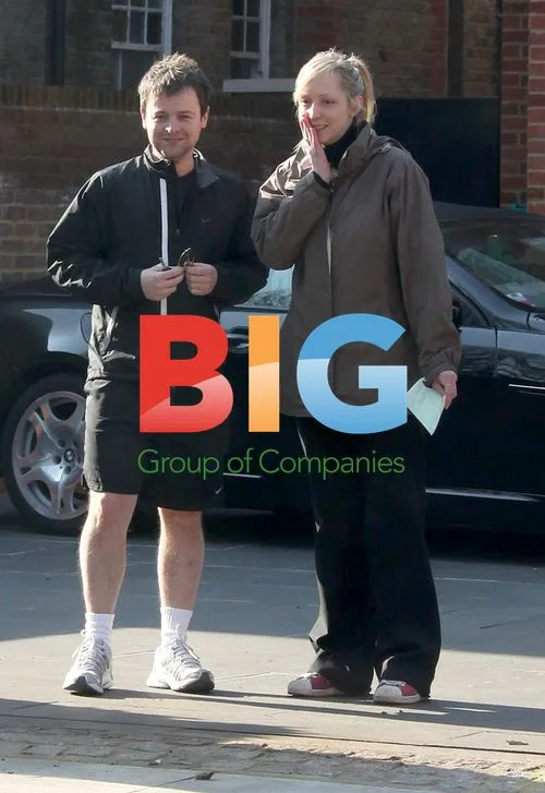 Declan Donnelly supervises removal of yellow lines