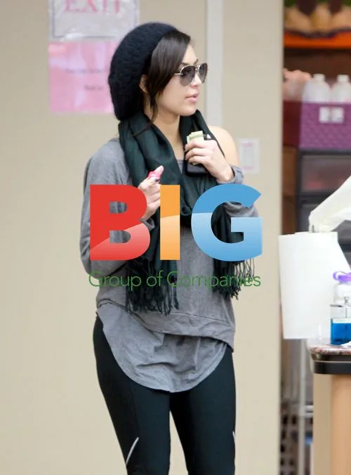 Kim Kardashian at nail salon