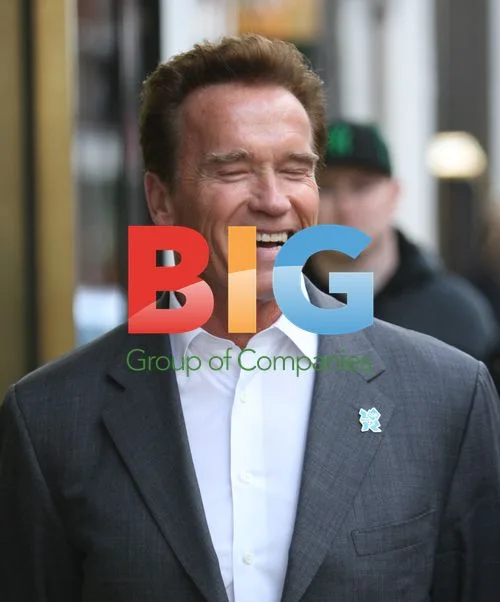 Schwarzenegger Window Shopping in London