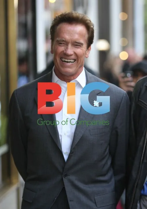 Schwarzenegger Window Shopping in London