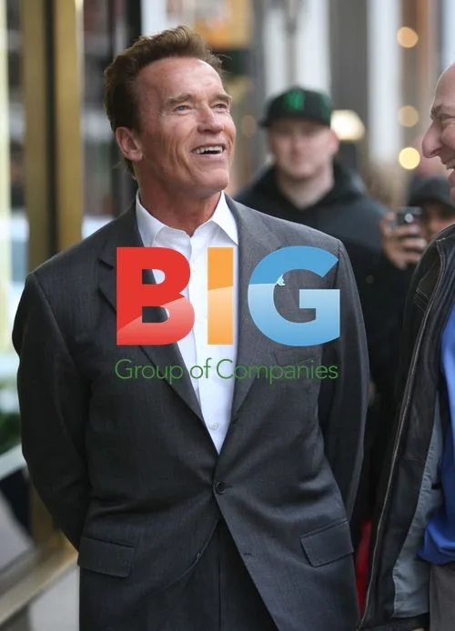 Schwarzenegger Window Shopping in London