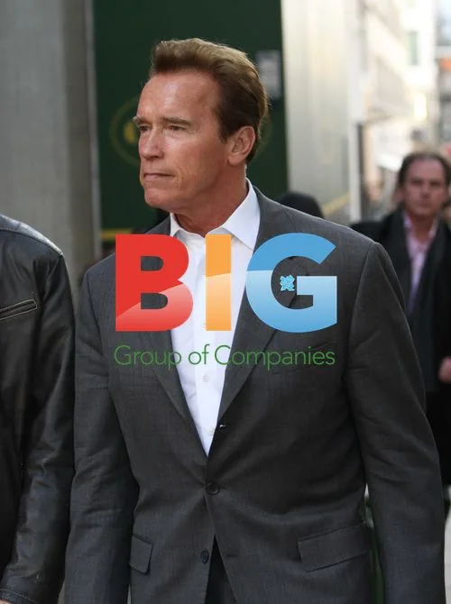 Schwarzenegger Window Shopping