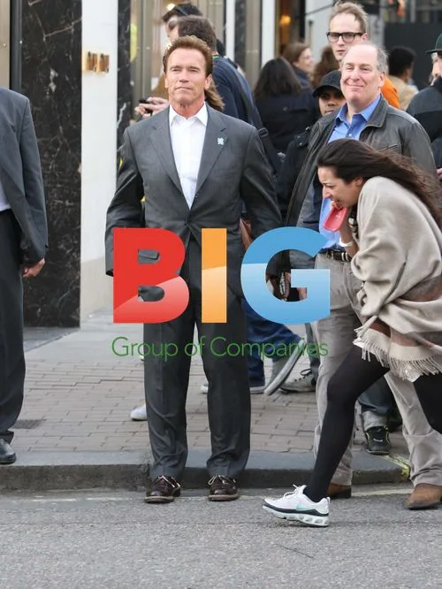 Schwarzenegger Window Shopping in London