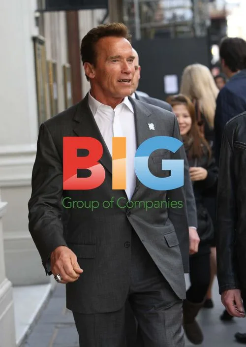 Schwarzenegger Window Shopping in London