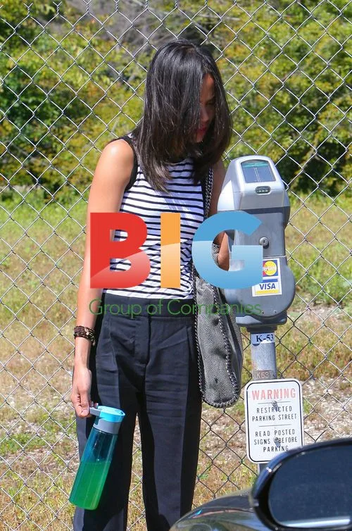 Zoe Saldana Leaving Office Building