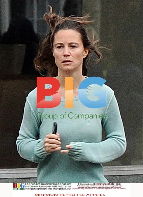Pippa Middleton Moves Car