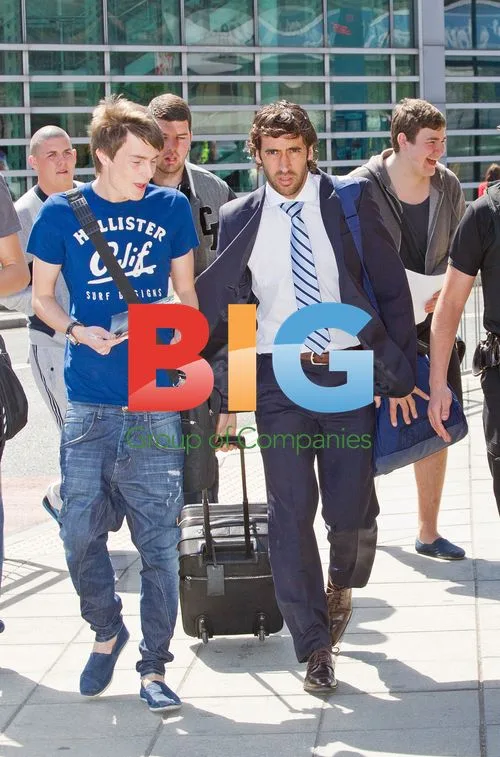 Shalke Footallers Arrive at Manchester Airport