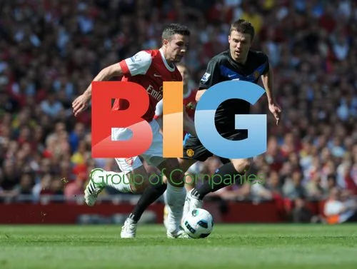 Robin Van Persie and Michael Carrick
