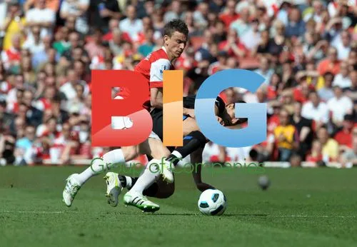 Javier Hernandez and Laurent Koscielny