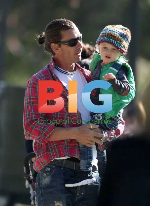 Gwen Stefani and Gavin Rossdale with family