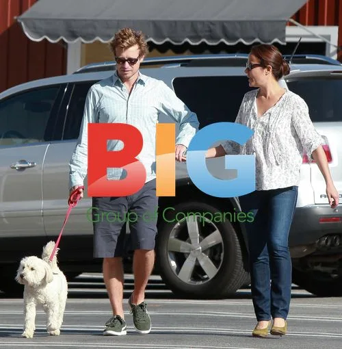 Simon Baker and family out for breakfast