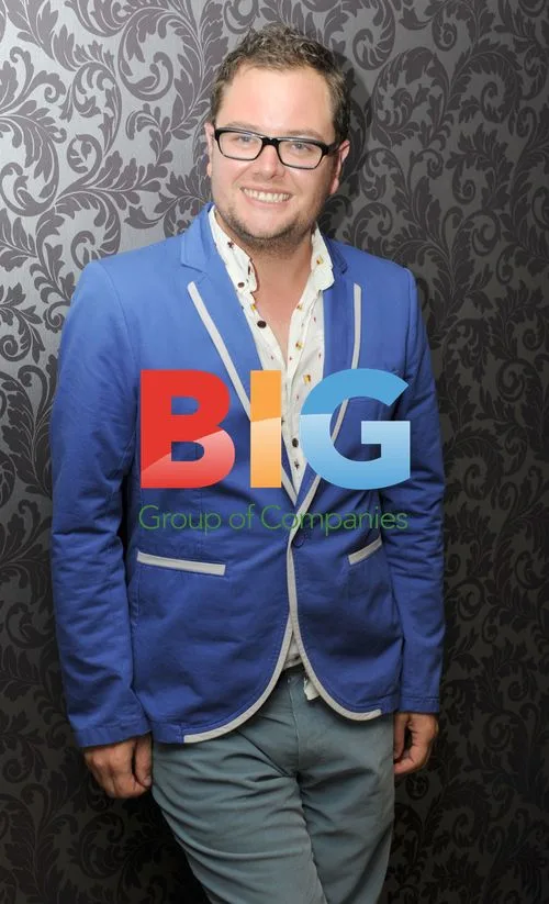 Alan Carr promotes 'Spexy Man' tour