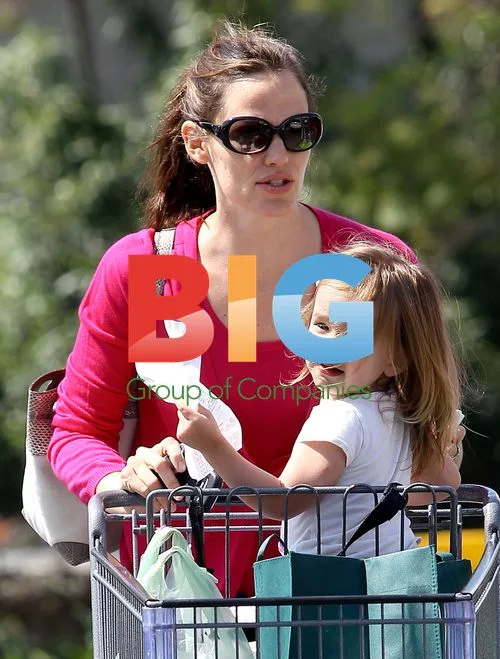 Jennifer Garner and Daughter Serafina at Supermarket