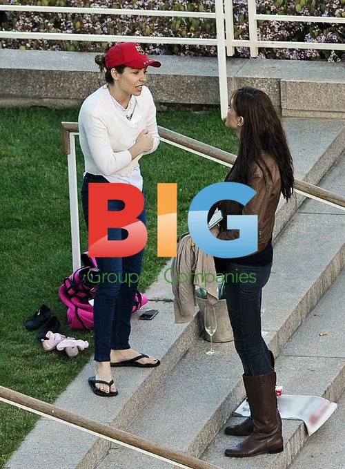 Elen Rivas Spotted Smoking and Drinking