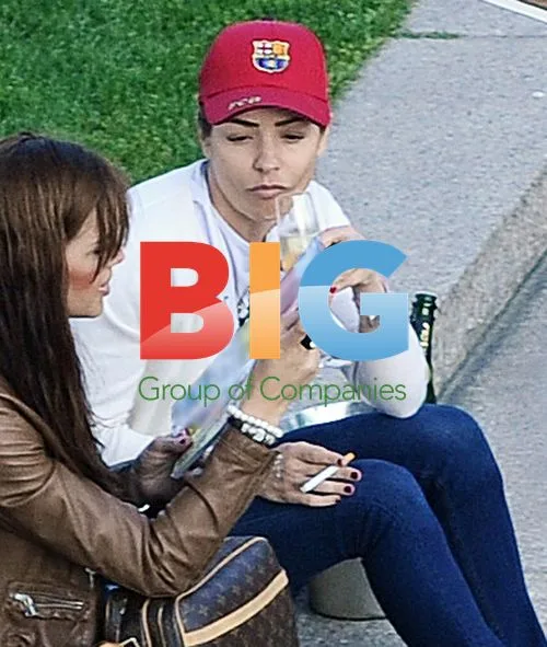 Elen Rivas Spotted Smoking and Drinking