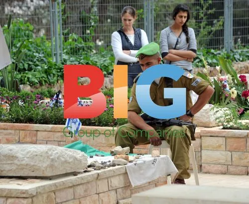 Israeli soldiers at military cemetery