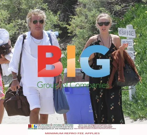 Kimberly Stewart at the Beach with Rod Stewart
