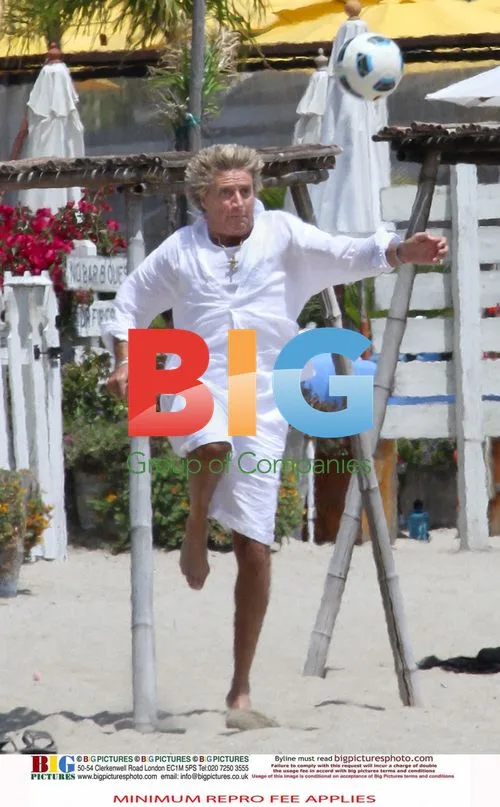 Kimberly Stewart with Rod Stewart at the Beach