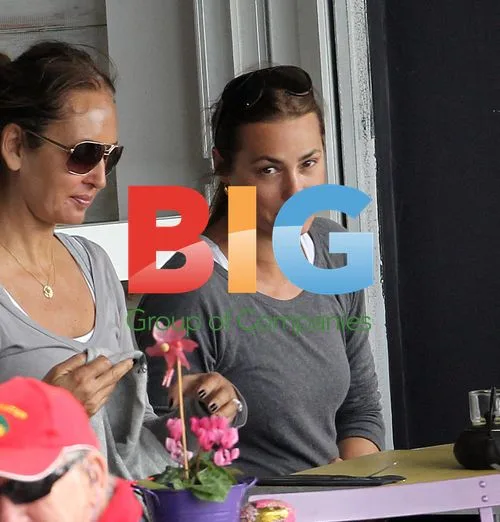 Yasmin Le Bon Spotted with Friends in Sydney