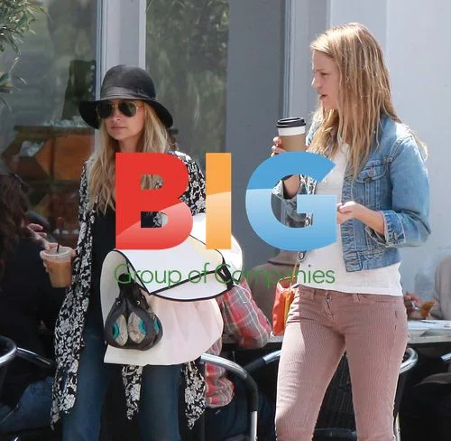 Nicole Richie Grabs Coffee in LA