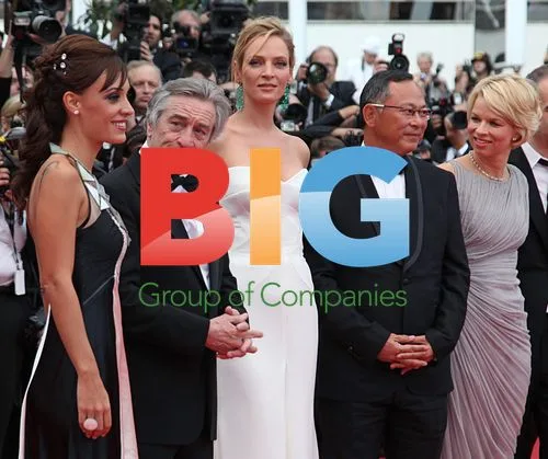 Cannes 2011: Martina Gusman, Robert De Niro, Uma Thurman at "Midnight in Paris" Premiere