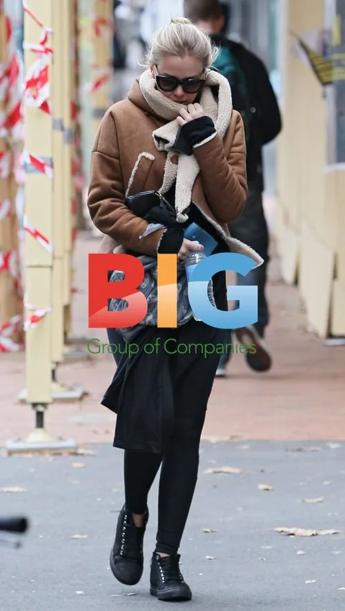 Lara Bingle Takes Lunch Break from Dance Training