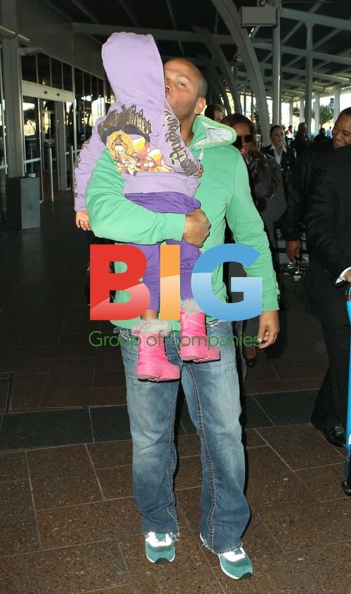 Mel B Arrives in Sydney with Family