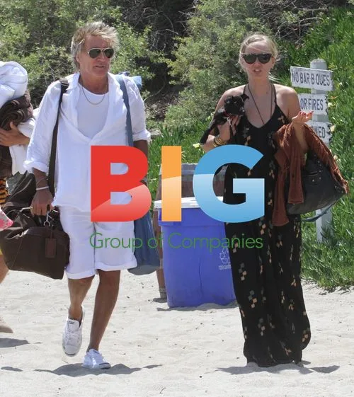 Kimberly Stewart at the Beach with Rod Stewart