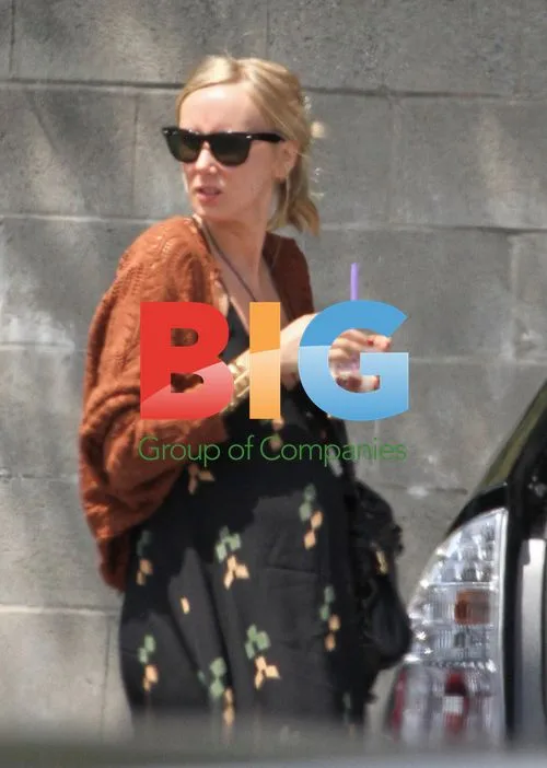 Kimberly Stewart at the Beach with Rod Stewart