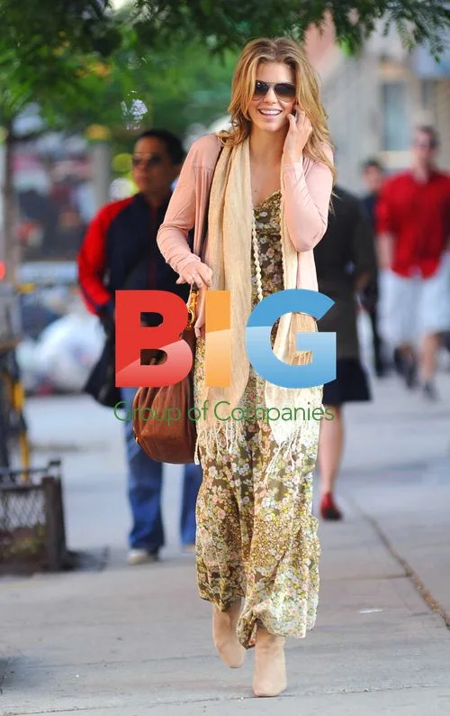 AnnaLynne McCord Walks in NYC