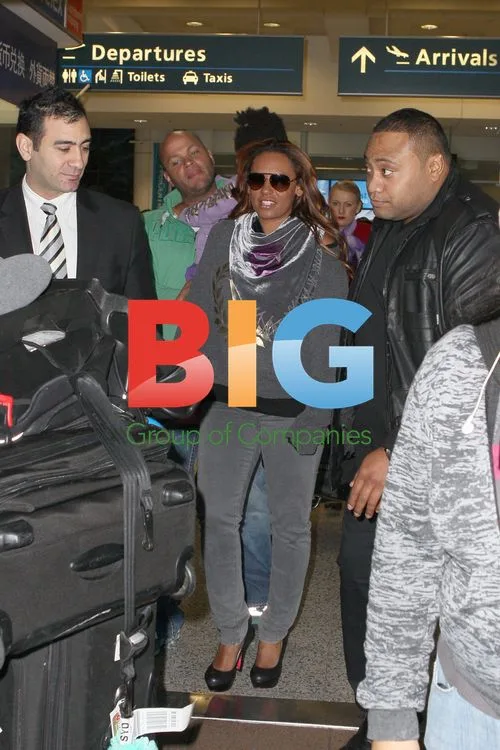 Mel B Arrives in Sydney With Family and Luggage