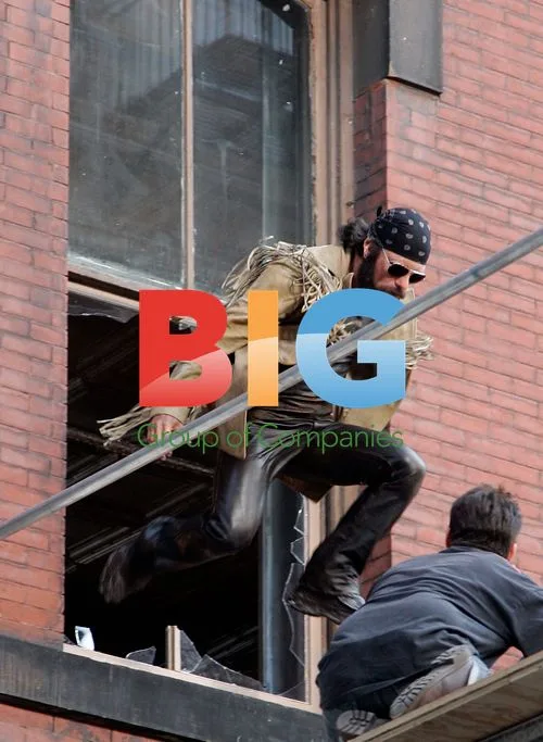 Stuntman jumps through window on Men in Black set