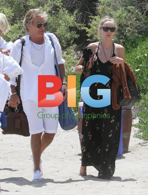 Kimberly Stewart enjoys beach day with family