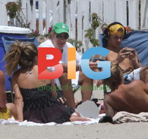 Kimberly Stewart and Rod Stewart Beach Day