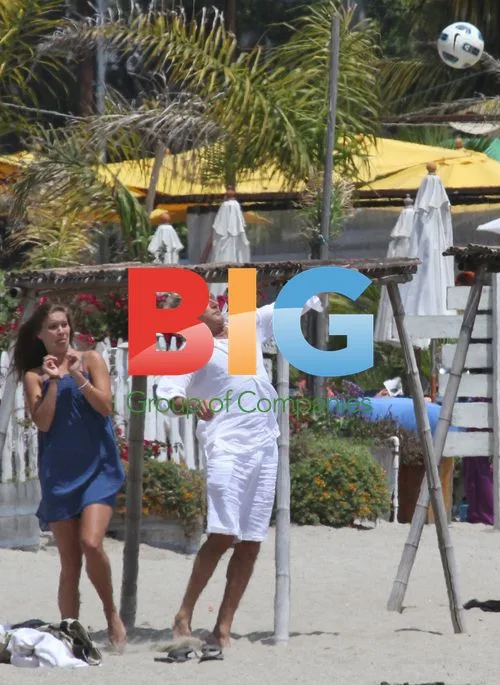 Kimberly Stewart's Beach Day with Rod Stewart