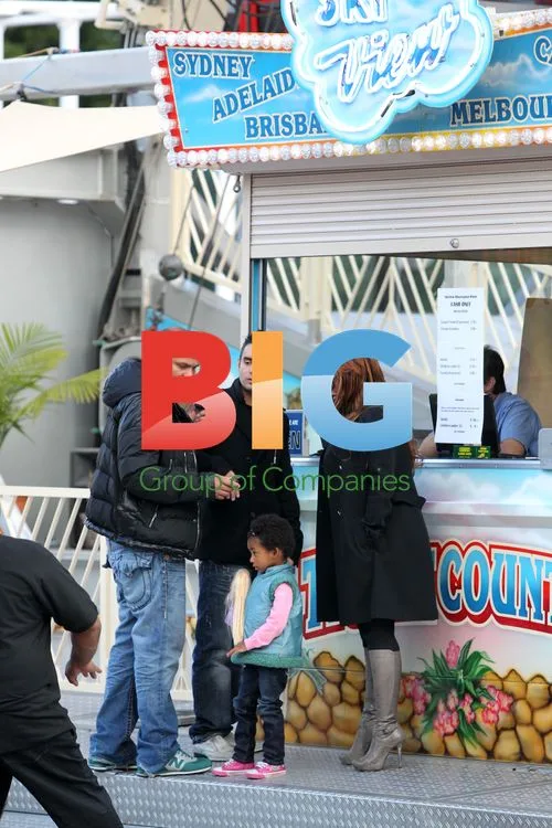 Mel B and Family Arrive in Sydney
