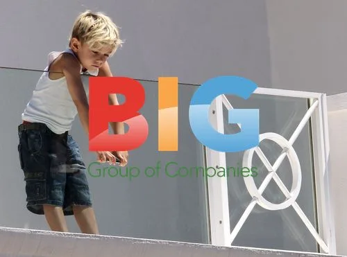 Gavin Rossdale, Kingston, and Zuma at Eden Roc in Cannes