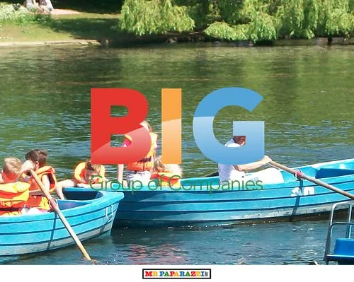 Peter Andre and Gino D'Acampo Rowing in Regents Park