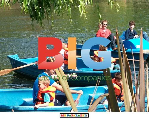 Peter Andre and Gino D'Acampo Boat with Kids