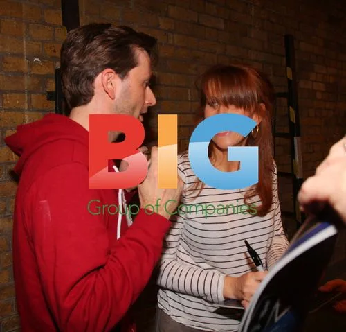David Tennant and Catherine Tate sign autographs