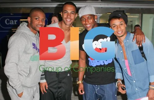 JLS Bombarded by Fans at Heathrow