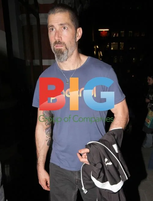 Matthew Fox leaves London theatre